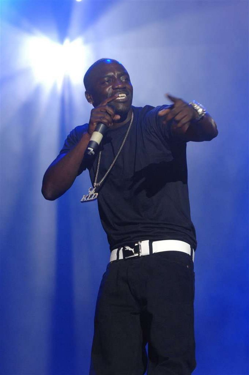 Akon wyrzucił fana z koncertu