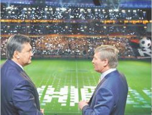 Prezydent Janukowycz i właściciel klubu Szachtar Donieck Rinat Achmetow otwierają Donieck Arenę Fot. Itar Tass/Forum