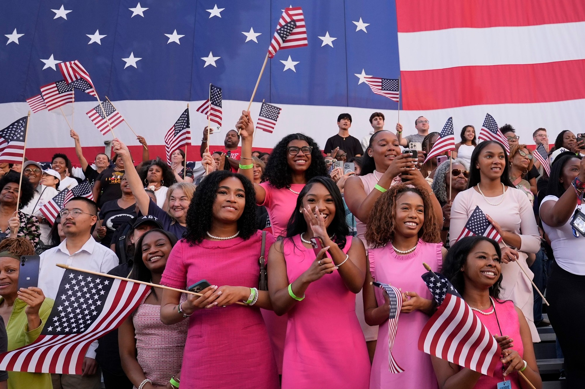 Priaznivci americkej demokratickej prezidentskej kandidátky a americkej viceprezidentky Kamaly Harris.