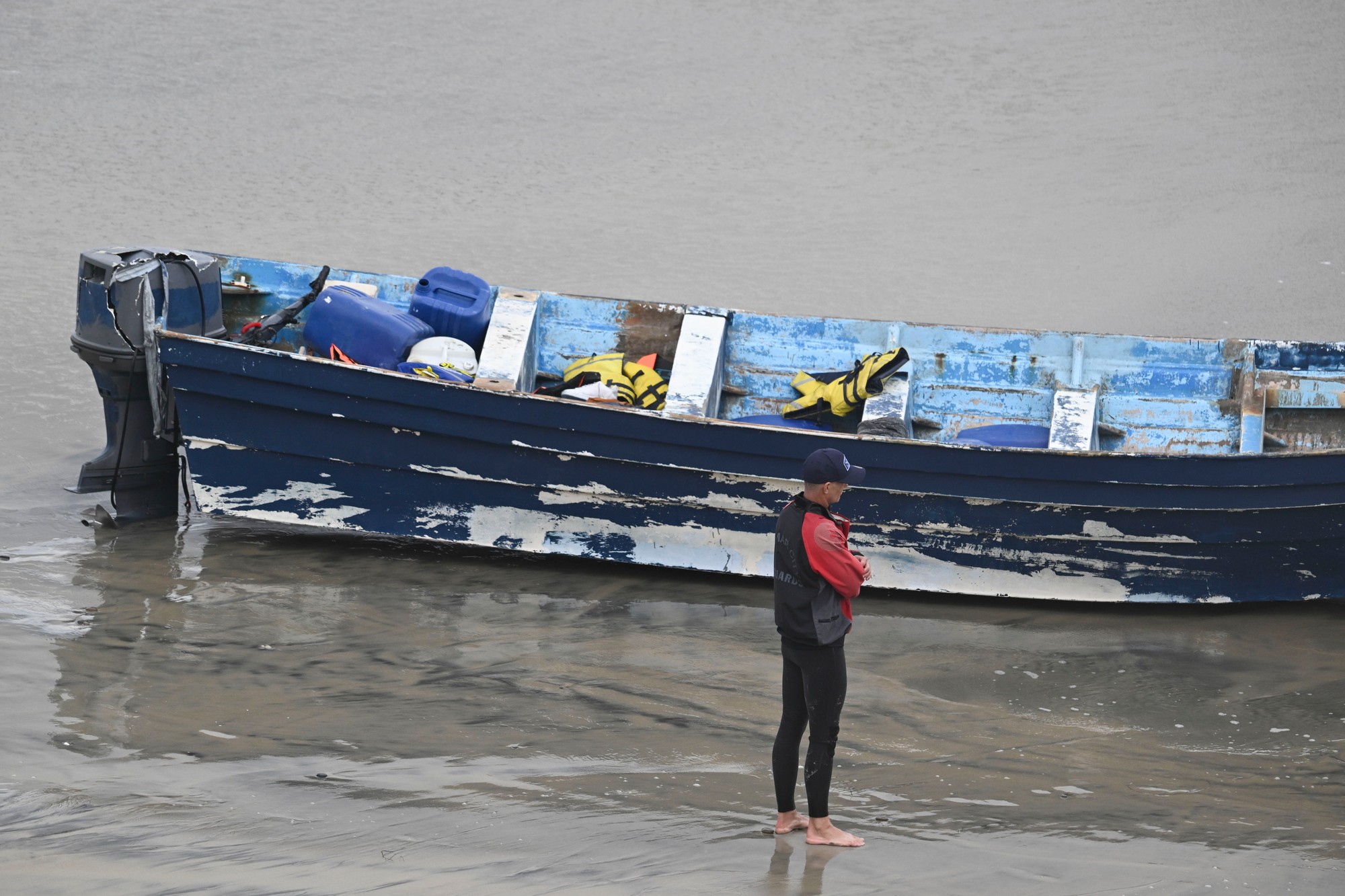 CORRECTION California Capsized Boat342985127673