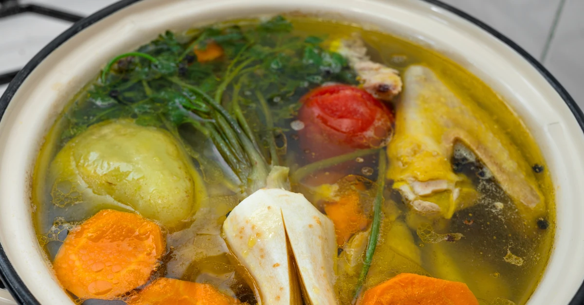 Pyszny obiad na niedzielę. Podajemy przepis, Ty gotujesz. "Pieczony" rosół