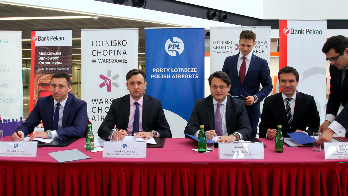 Bank Pekao i przedsiębiorstwo Porty Lotnicze, które zarządza warszawskim Lotniskiem Chopina, podpisały umowę dot. finansowania rozbudowy infrastruktury portu. Pieniądze na pokrycie kosztów prac zostaną pozyskane dzięki emisji obligacji o wartości 600 mln zł.