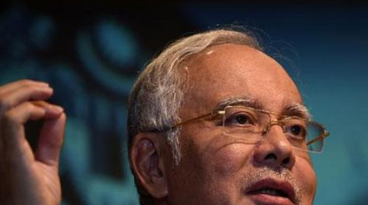 A maláj kormányfő mindenkit kirúg, aki a pénztárcájában matat