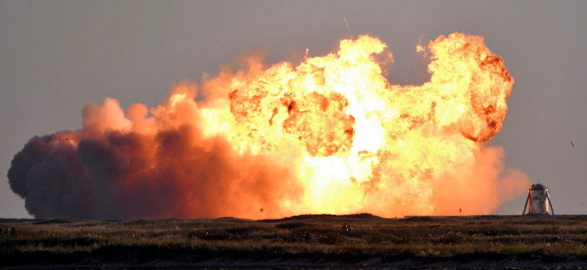 Eksplozja rakiety SpaceX podczas testu w Teksasie. WIDEO