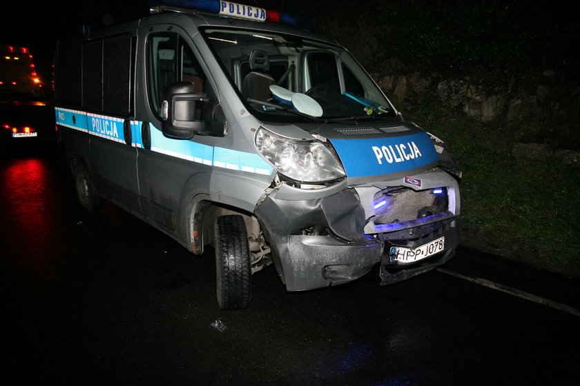 Strażnik miejski wjechał w policję