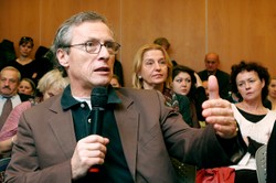 Były szef bije w "Wiadomości": Śmieje się z tego połowa telewizji