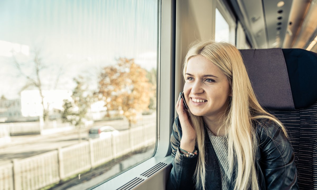 Masz dość, gdy ktoś głośno rozmawia przez telefon? Zacznij od tego