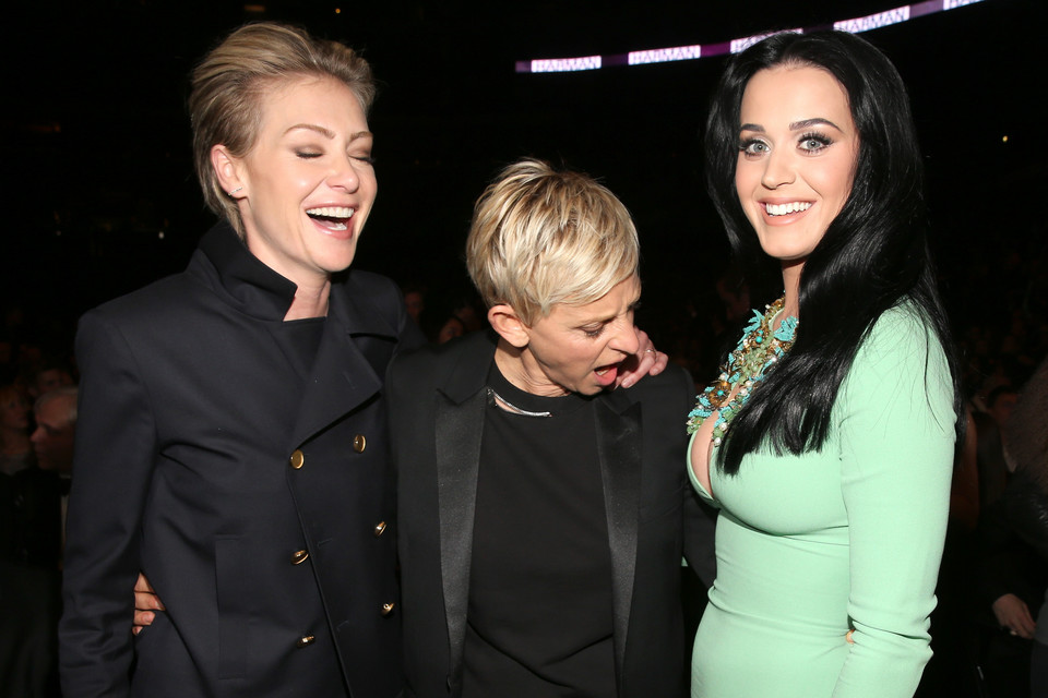 Portia de Rossi, Ellen DeGeneres i Katy Perry na rozdaniu Grammy 2013