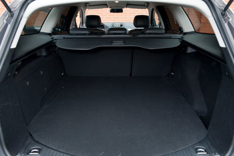 Ford mondeo - bagażnik wersji kombi