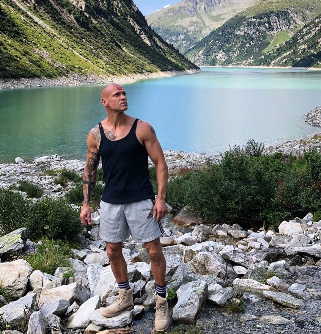 Nemeckému bývalému futbalistovi Thorstenovi Legatovi odstránili semenník po jeho prasknutí pri nehode pri potápaní.
