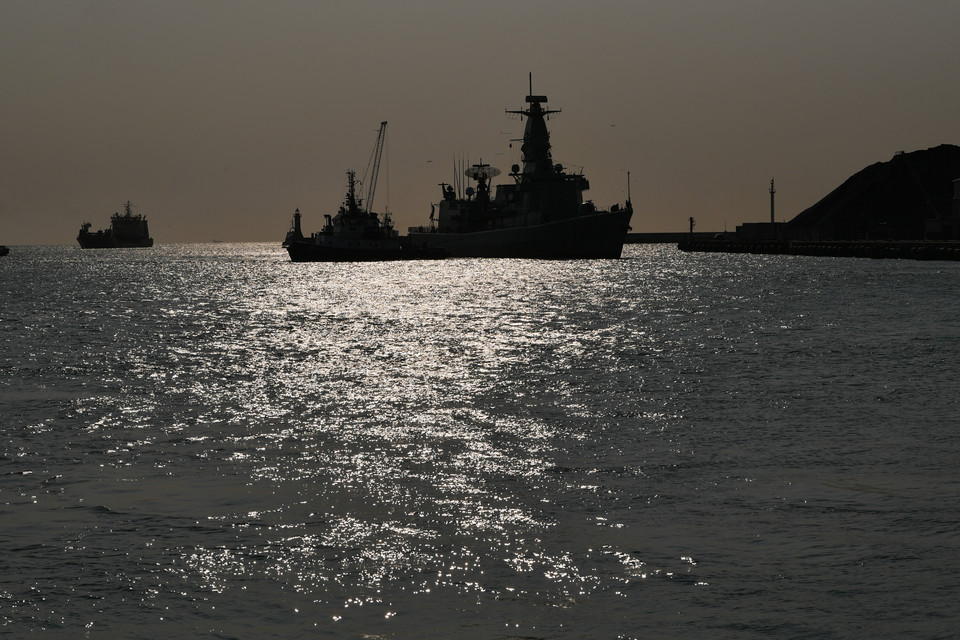 Portugalska fregata NRP Bartolomeu Dias w porcie w Gdyni