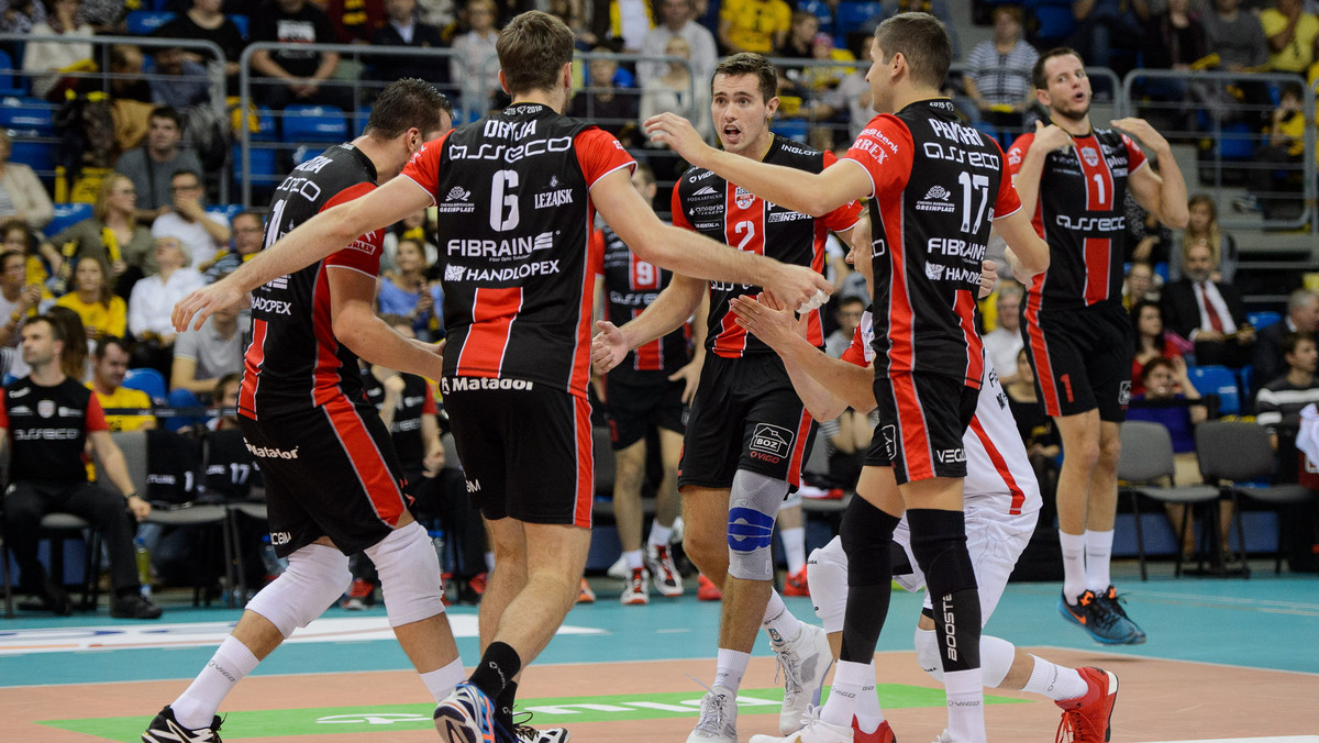 W trzeciej kolejce fazy grupowej Ligi Mistrzów, Asseco Resovia Rzeszów pewnie pokonała wicemistrza Belgii, Volley ASSE-Lennik (3:0). Tym samym podopieczni Andrzeja Kowala są jedyną niepokonaną drużyną w grupie G i awans mają na wyciągnięcie ręki. Teraz muszą zabrać się do pracy w PlusLidze.