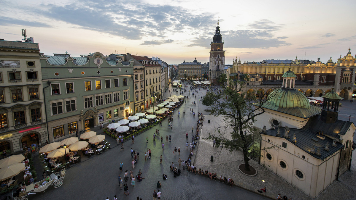Krakowska Karta Mieszkańca, która będzie dawała osobom płacącym tam podatki szereg ulg i przywilejów powinna zacząć funkcjonować pod koniec 2017 r. Projekt uchwały w tej sprawie trafi pod obrady rady miasta na jednej z najbliższych sesji.