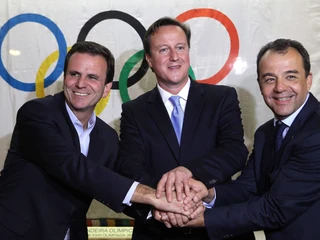 Eduardo Paes, burmistrz Rio de Janeiro, David Cameron, premier Wielkiej Brytanii i Sergio Cabral, gubernator Rio de Janeiro. 27 września 2012 r.