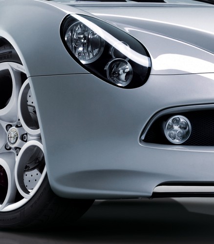 Liczne wzmocnienia kryjące się pod karoserią pilnują sztywności nadwozia