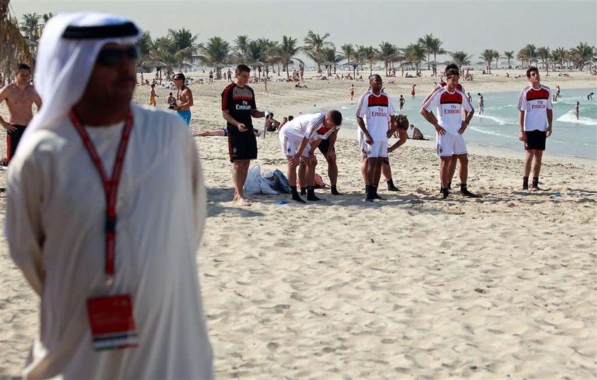 AC Milan trenuje na plaży w Dubaju