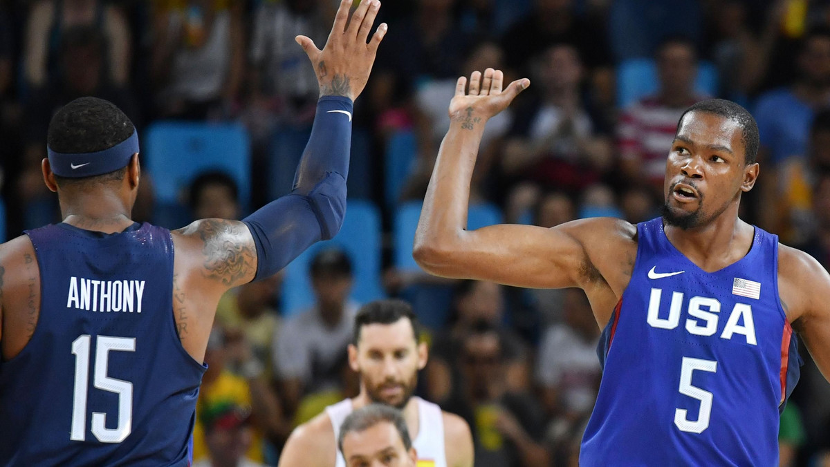 Nie ma w swojej kolekcji ani jednego mistrzowskiego pierścienia z NBA, ale jako reprezentant Stanów Zjednoczonych może czuć się spełniony. Carmelo Anthony kilka chwil po zdobyciu złotego medalu igrzysk olimpijskich w Rio de Janeiro zdecydował się zakończyć grę w drużynie narodowej.