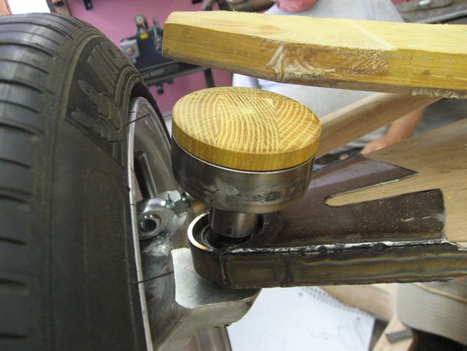 Zawieszenie sportowego drewniaka