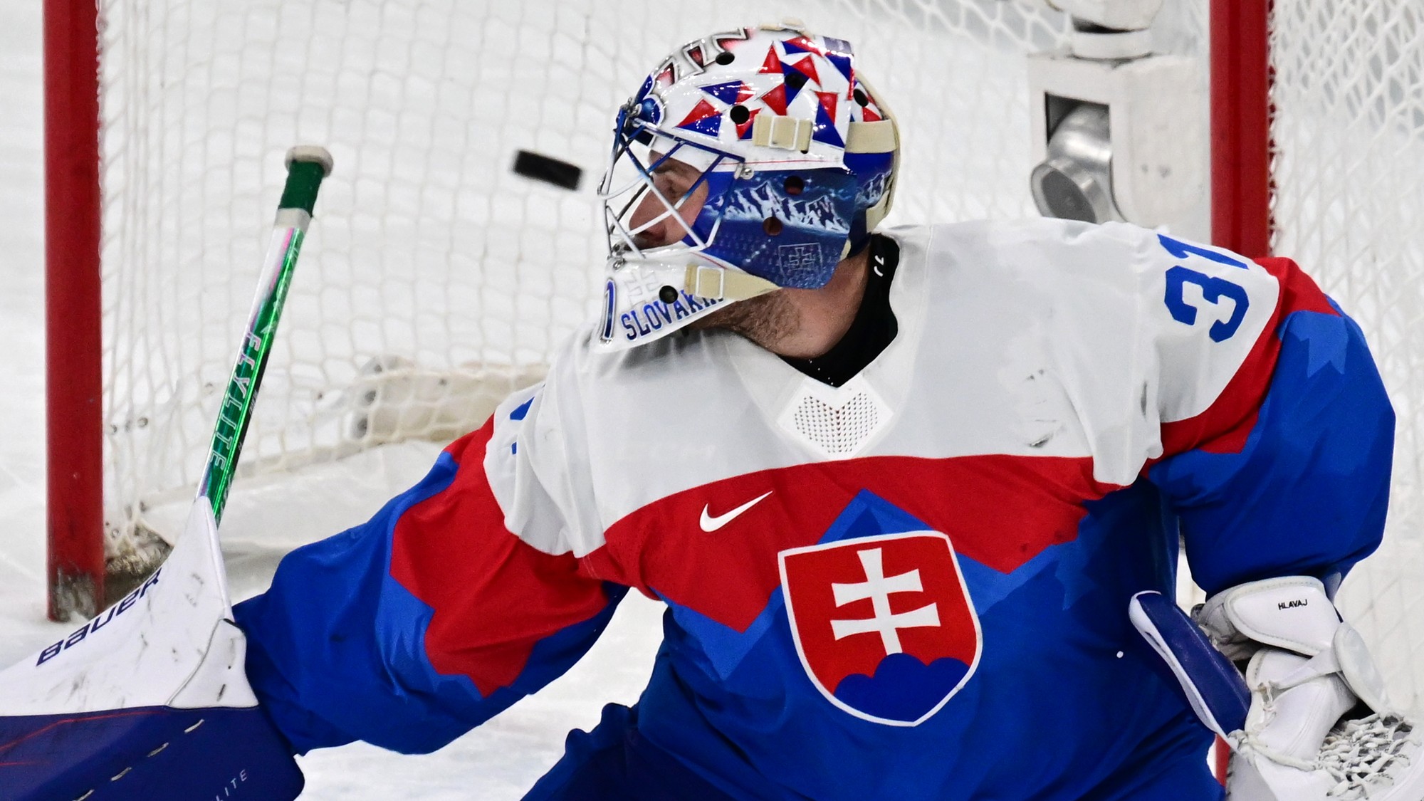Slovenský hokejový brankár Samuel Hlavaj. 