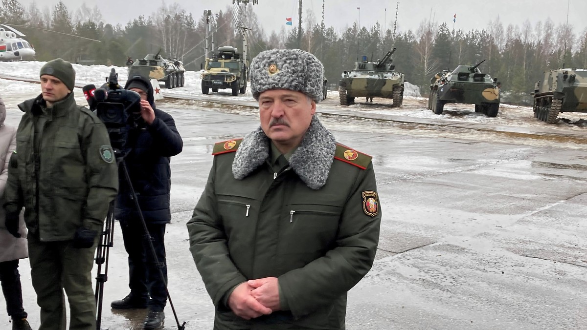 Aleksandr Łukaszenka na poligonie w Osipowiczach