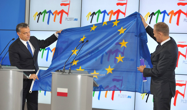 Viktor Orban przekazuje Donaldowi Tuskowi przewodnictwo w radzie UE