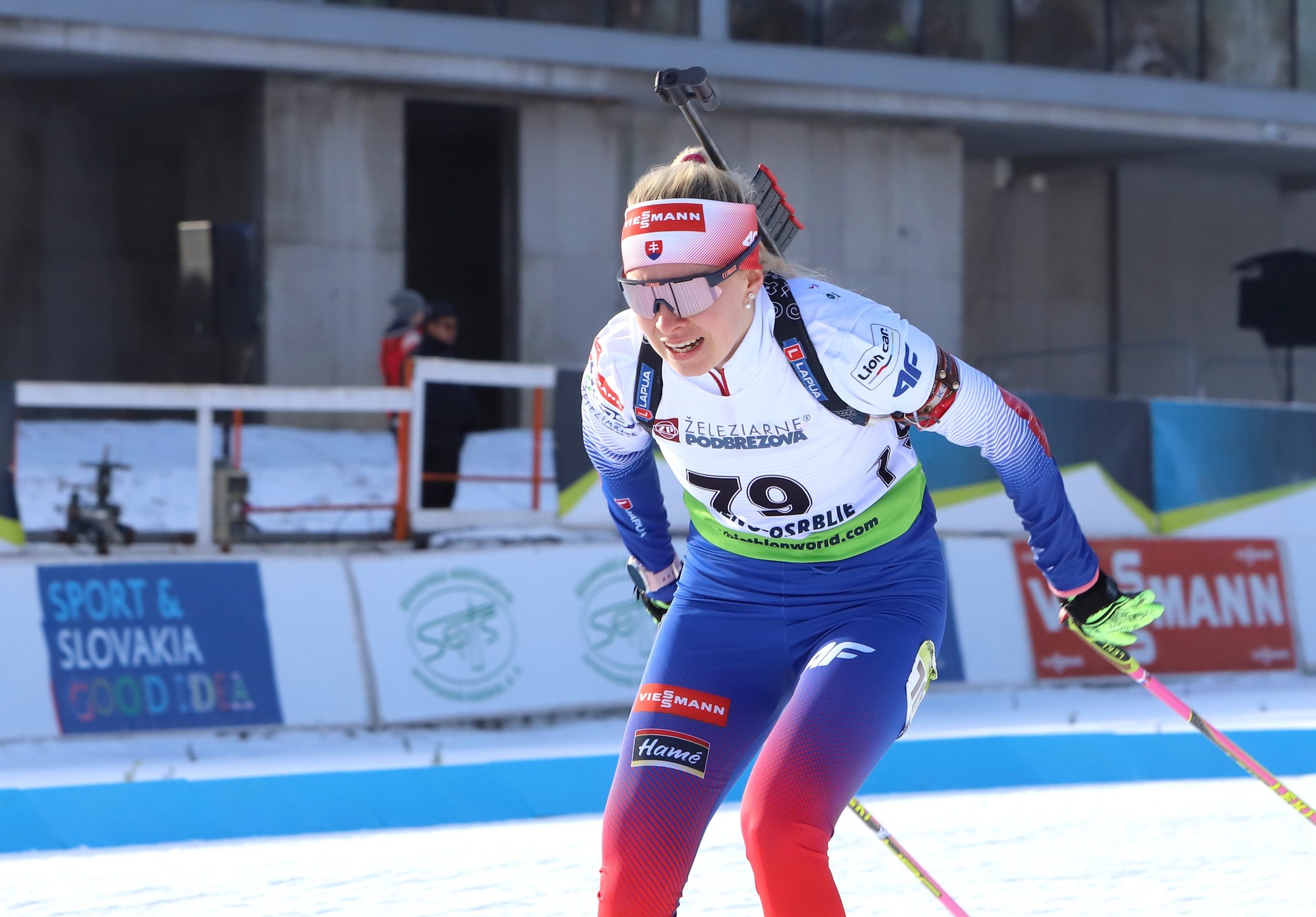Slovenská reprezentantka Lucia Michaličková alias Lucy na trati vytrvalostných pretekov v biatlone žien na 15 km v roku 2020.