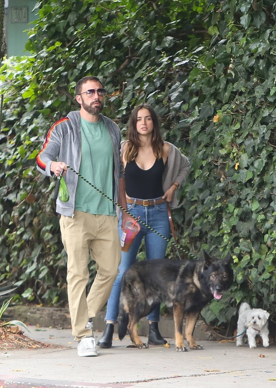 Ben Affleck i Ana de Armas przyłapani na spacerze w Kalifornii