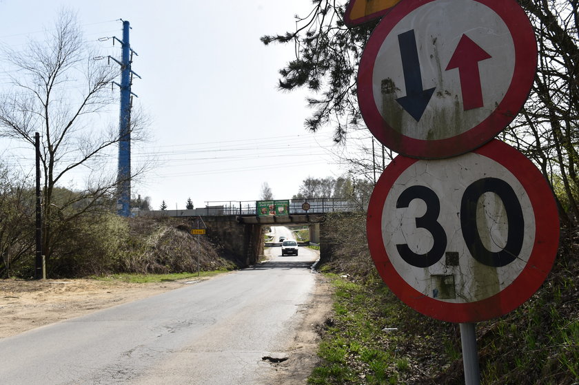 Wiadukt kolejowy na drodze dojazdowej do Campusu Misericordiae w Brzegach pod Wieliczką