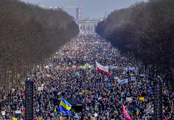 Świat solidaryzuje się z Ukrainą. Manifestacje od Nowego Jorku po Tokio 