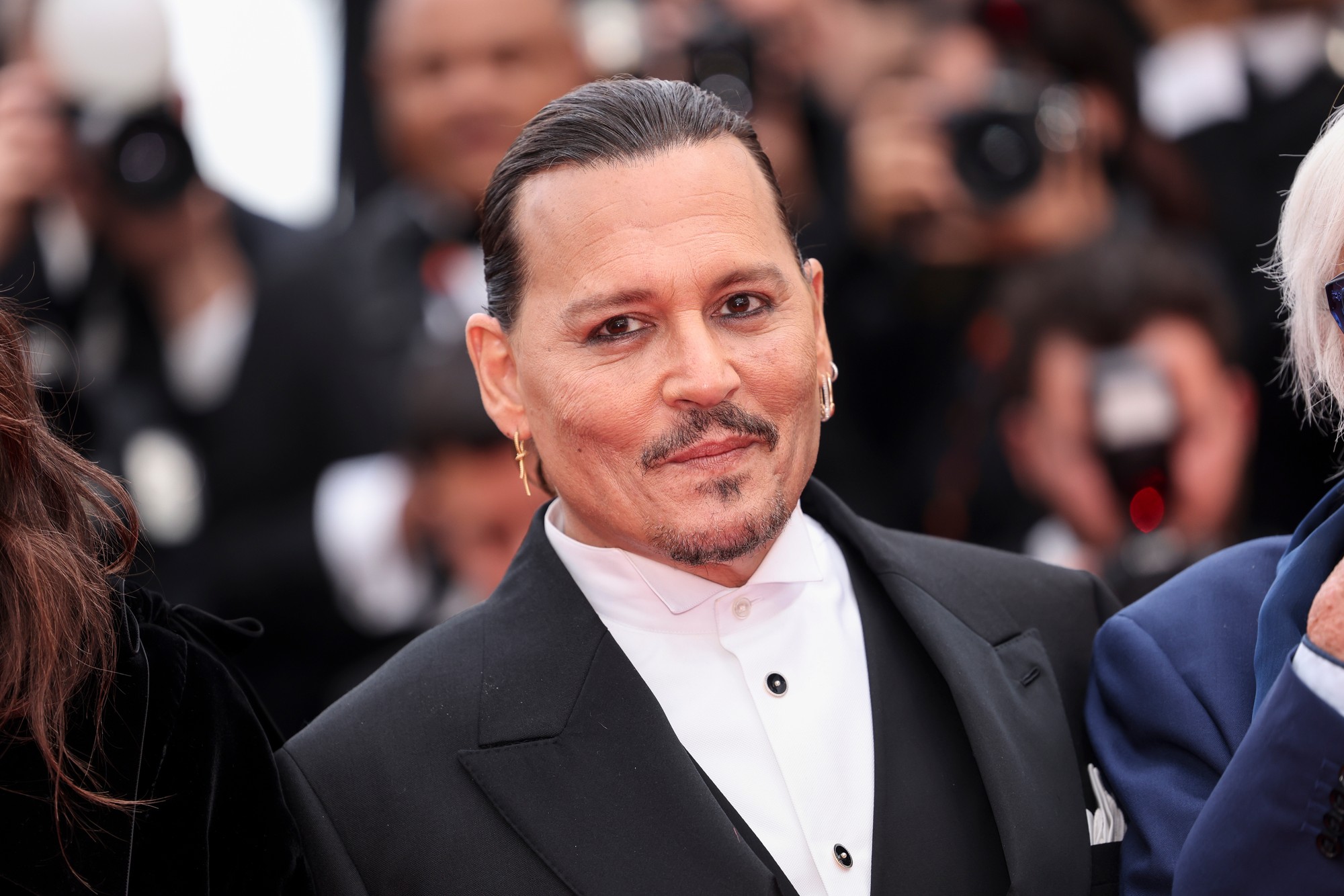 Americký herec Johnny Depp počas príchodu na premiéru filmu Jeanne du Barry - Kráľova milenka, ktorý otvára 76. ročník medzinárodného filmového festivalu v Cannes.