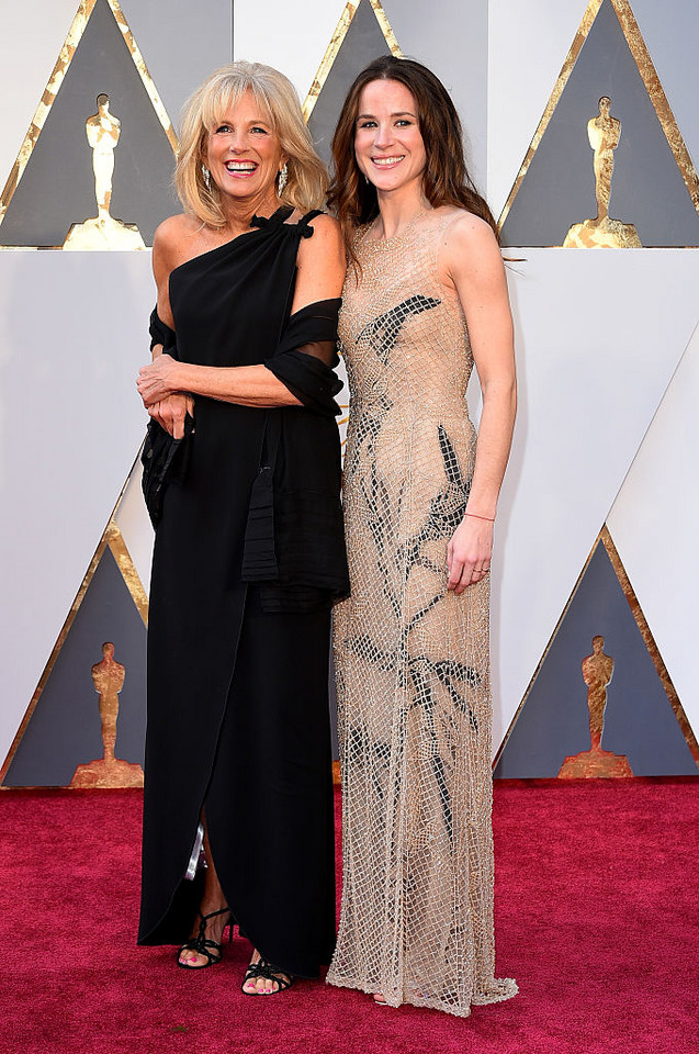 Ashley Biden z matką na rozdaniu Oscarów w 2016 roku