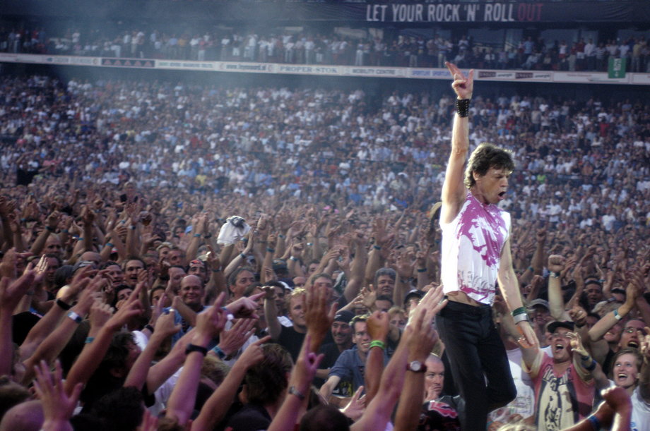 Koncert Rolling Stones na scenie podczas Licks Tour.