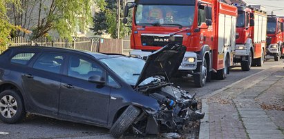 Tragedia pod Kielcami. Opel staranował nastolatkę i zderzył się z citroenem