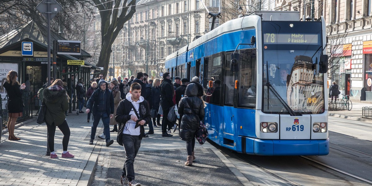 Chaos wokół podwyżek cen biletów w Krakowie