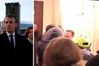 Makron beži pred RAZJARENOM MASOM: Demonstranti pokušali da upadnu u pozorište gde je bio francuski lider sa suprugom (VIDEO)