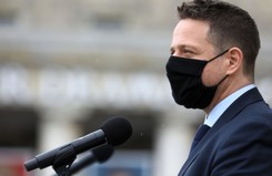 Trzaskowski tłumaczy się z 'szokującego' maila ujawnionego przez radnego PiS