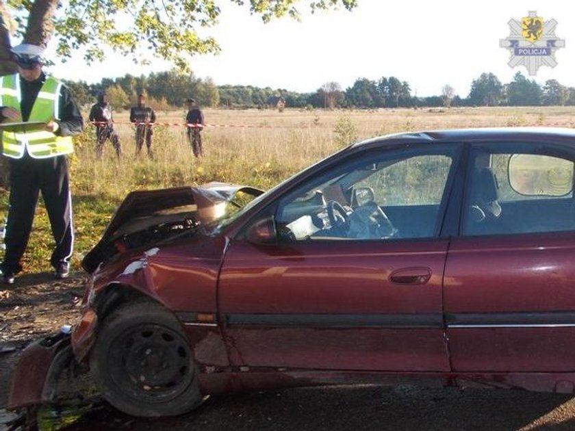 rozbity opel omega