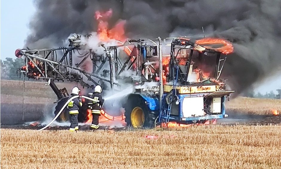 Pożar maszyny rolniczej w pobliżu Giżyna