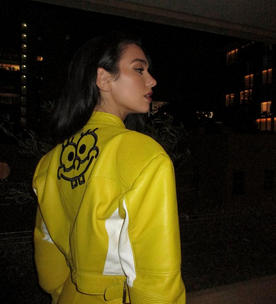 Dua Lipa ruhájának legütősebb részlete a vigyorgó Spongyabob