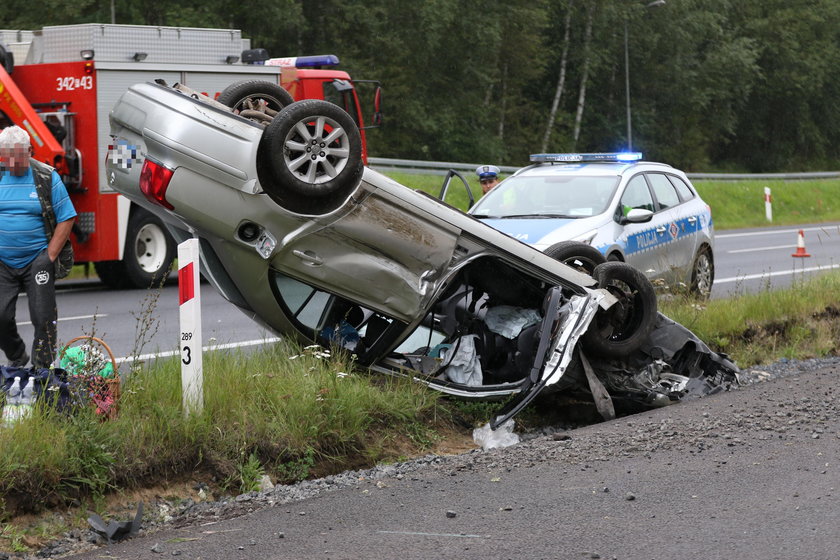 Auto wylądowało na dachu. Wśród rannych 4-letnie dziecko