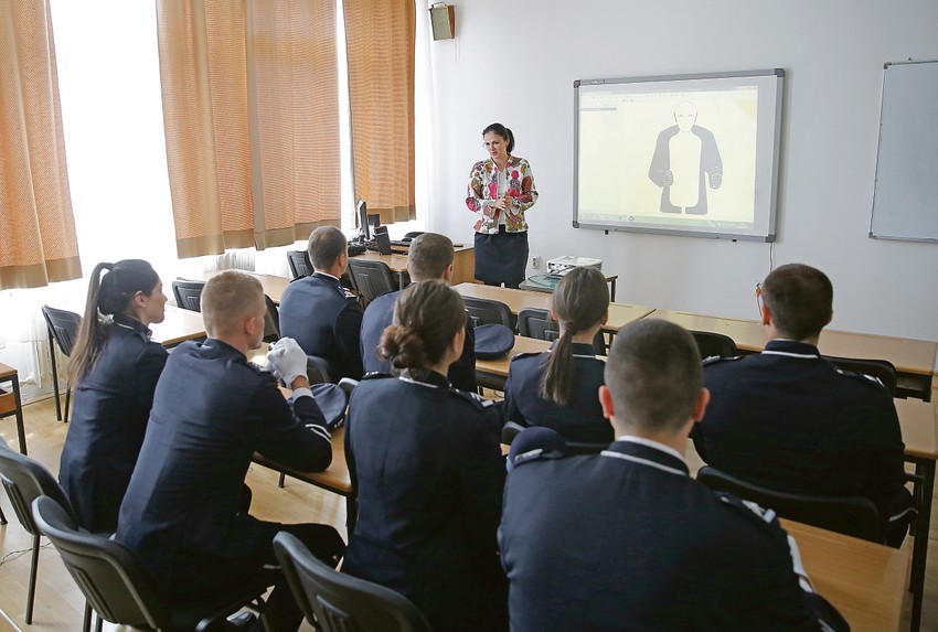 Kabineti su opremljeni svim potrebnim učilima