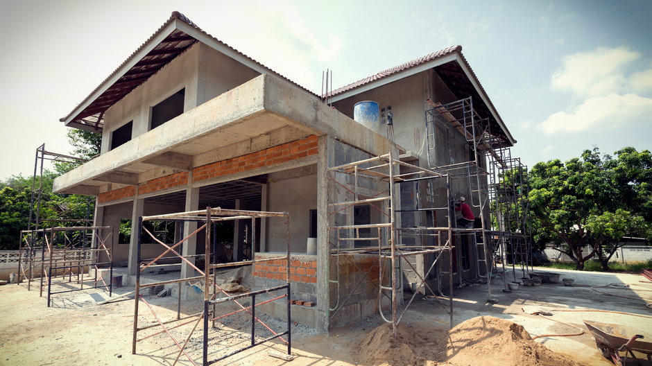 budowa domu to kosztowne przedsięwzięcie -  sutichak/stock.adobe.com