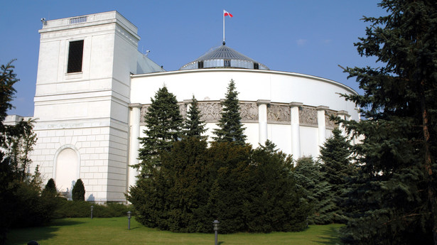 Tarcze antyinflacyjne będą przedłużone. Komisja "za" poprawką PiS