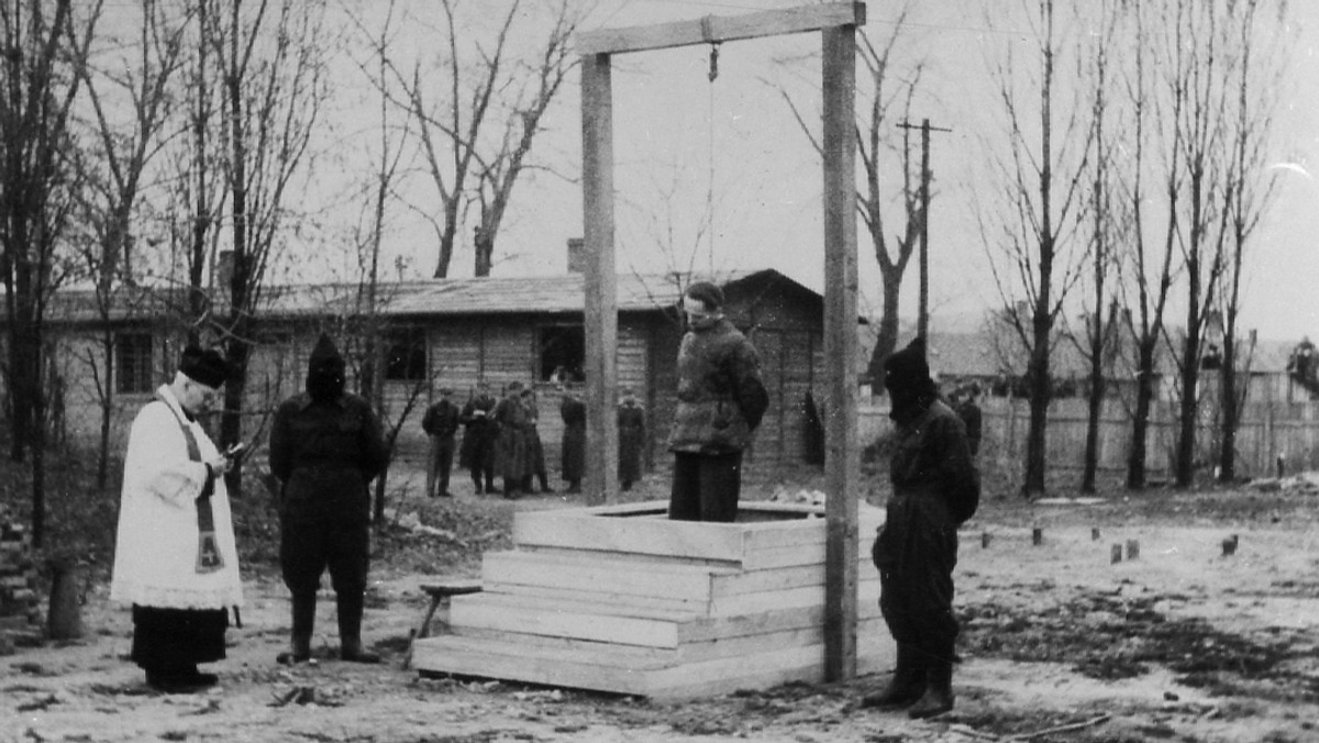 Wyrok śmierci przez powieszenie byłego komendanta obozu Auschwitz-Birkenau, Rudolfa Hoessa, 1947 r.