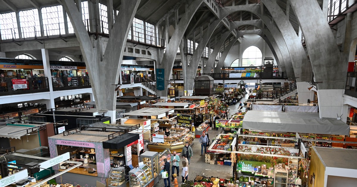 Wrocław. Sprzedawcy zachęcają do zakupów na wrocławskiej hali targowej - Vimarsana News