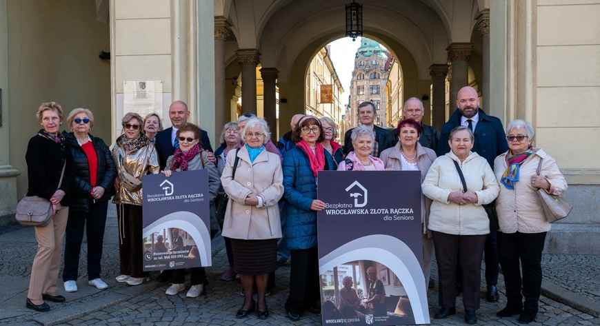 Warunkiem uczestnictwa w programie jest posiadanie Złotej Wrocławskiej Karty Seniora. Program rusza w maju, jednak dedykowana infolinia będzie dostępna już od 15 kwietnia! 