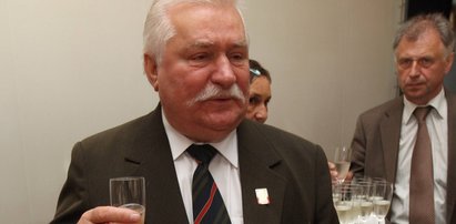 Ile wódki Wałęsa wypił podczas internowania? IPN twierdzi, że...