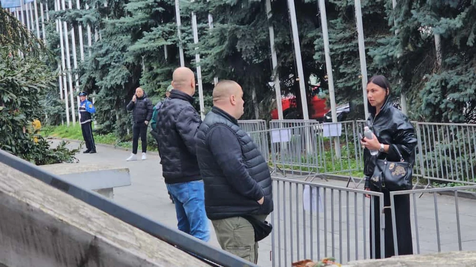 Komemoracija Halidu Bešliću, sin Dino prvi stigao u pozorište