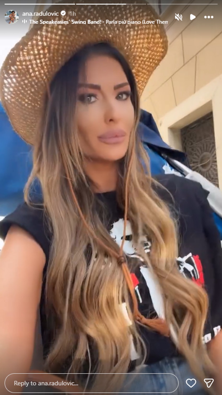 Ana Radulović napustila Srbiju i oglasila se sa Sicilije: Obukla Kum majicu