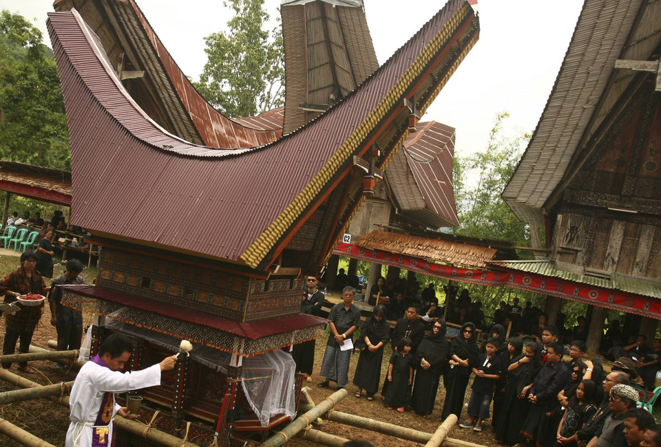Indonesia - Rambu Solo - krwawy pogrzeb